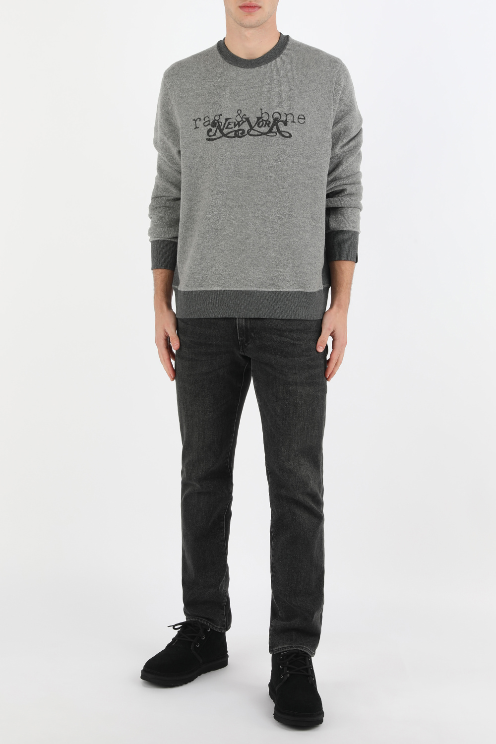 תמונת כל הלוק של מגפי מיני עם שרוכים בגוון שחור